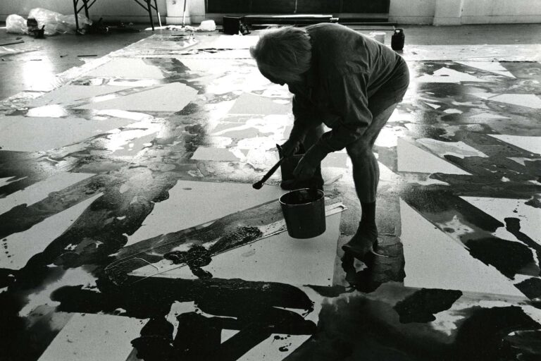 Above: Sam Francis in West Channel Road studio, Santa Monica, ca. 1965; photographer unknown. Sam Francis working in his Ashland studio, Santa Monica, 1977. Photo by Meibao D. Nee.